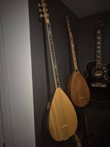 Long neck turkish baglama