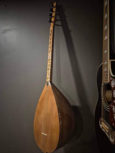 Short neck turkish baglama